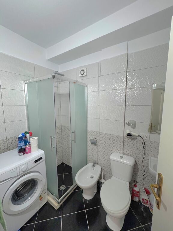 🌊 APARTAMENT MODERN ME QERA DITORE – PLAZH, DURRËS | PRANË HOTEL PALACE &amp; ROYAL G