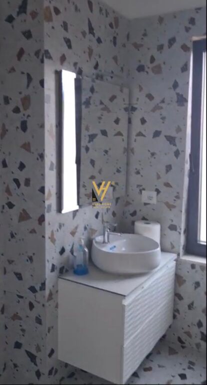 UFFICIO 100 M2 IN AFFITTO IN VIA BARRIKADAVE 90.000 LEKE