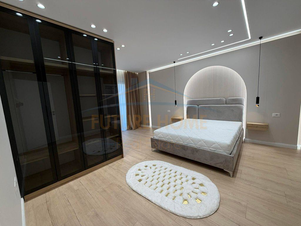 Shitet, Apartament 2+1+2, Unaza Re