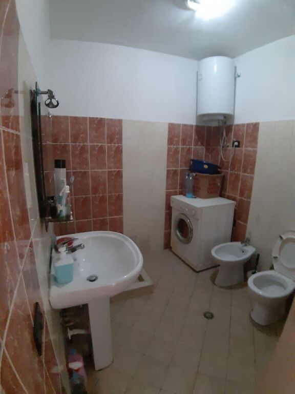 🏢Fresk,prane Furre Buke Europa jepet me qera apartament1+1,i mobiluar 37,000 leke.  