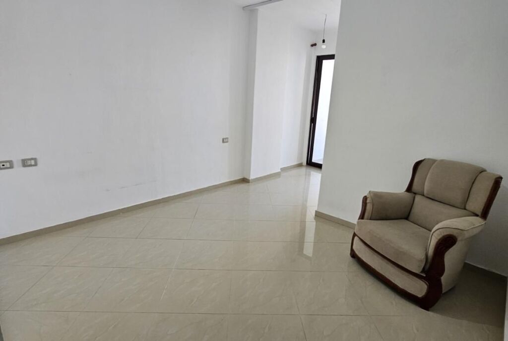 Ne Astir Shitet Apartament 2+1+2 Me Planimetri Perfekte