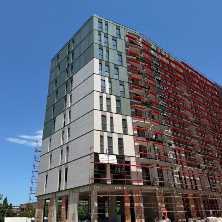 🚨‼️ OKAZION – VETËM 1,700 €/m²! ‼️🚨  🏡✨ SHITET APARTAMENT 2+1+2 – RIVERSIDE RESIDENCE, ISH PARKU I AUTOBUZAVE ✨🏡