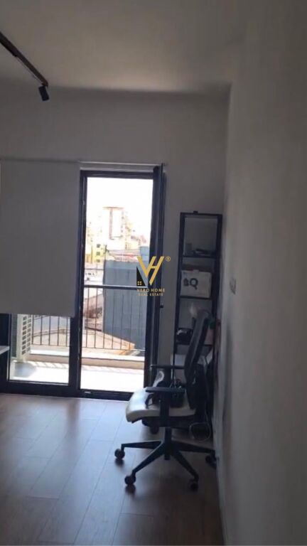 UFFICIO 100 M2 IN AFFITTO IN VIA BARRIKADAVE 90.000 LEKE