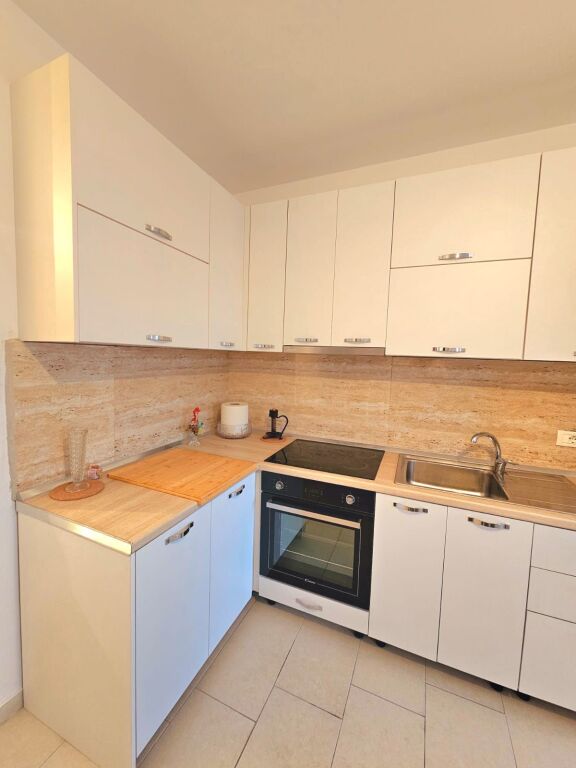 🌊 APARTAMENT MODERN ME QERA DITORE – PLAZH, DURRËS | PRANË HOTEL PALACE &amp; ROYAL G