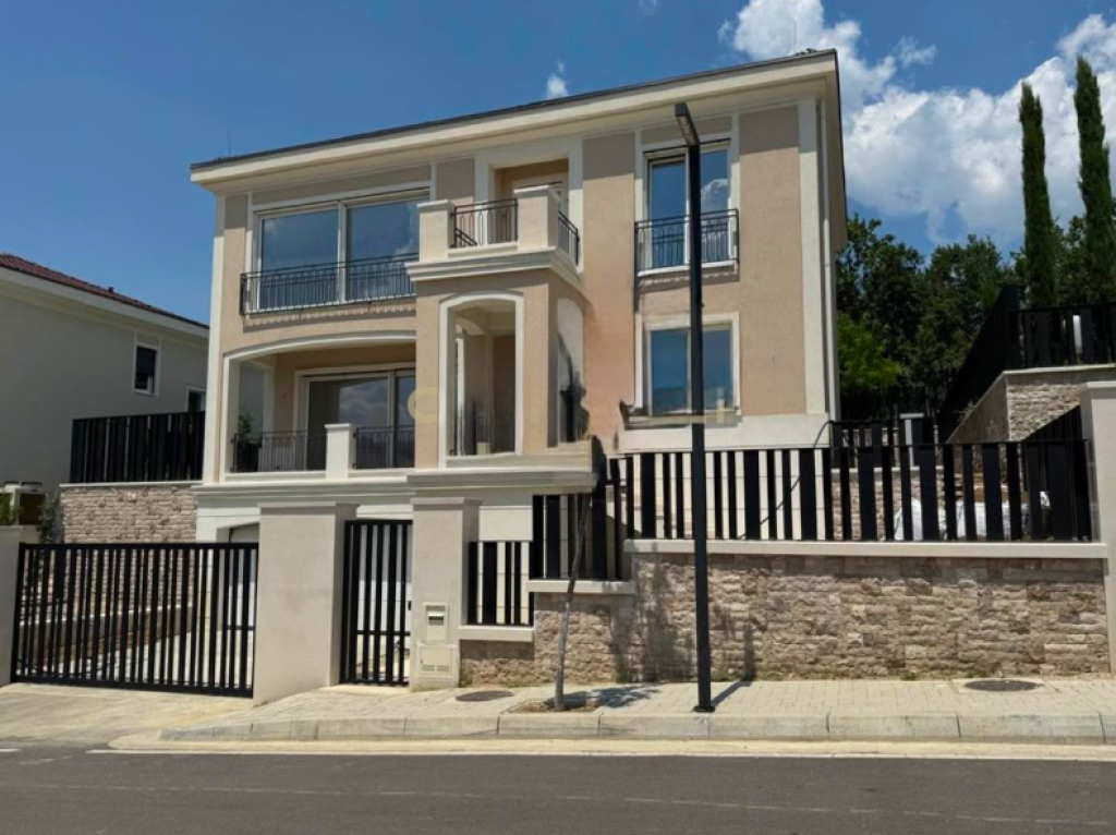 ✅ VILLA DI LUSSO CON PISCINA IN AFFITTO | Collina Verde Residence