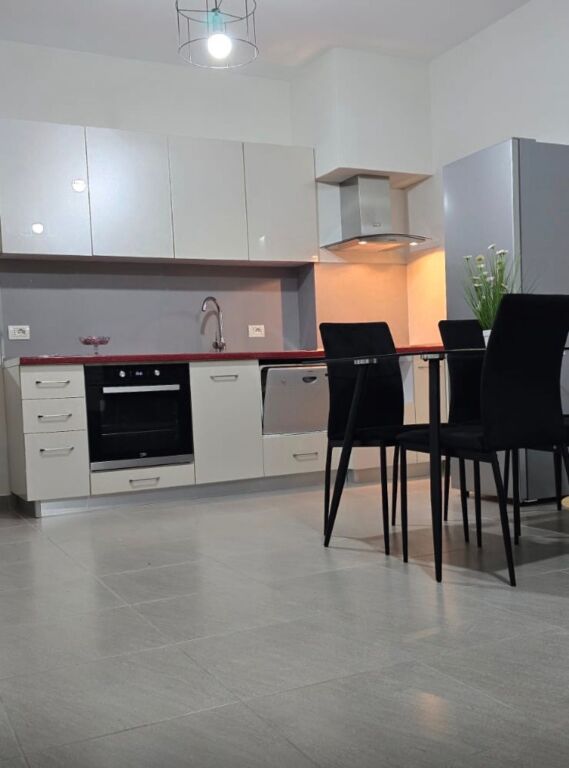 Appartamento 1+1 in affitto a Komuna e Parisit!