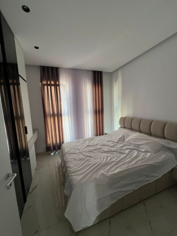 🏡 Jepet me qira apartament 2+1+2 + post parkimi  📍 Kompleksi Aura💰 Çmimi: 80.000 Lekë/muaj