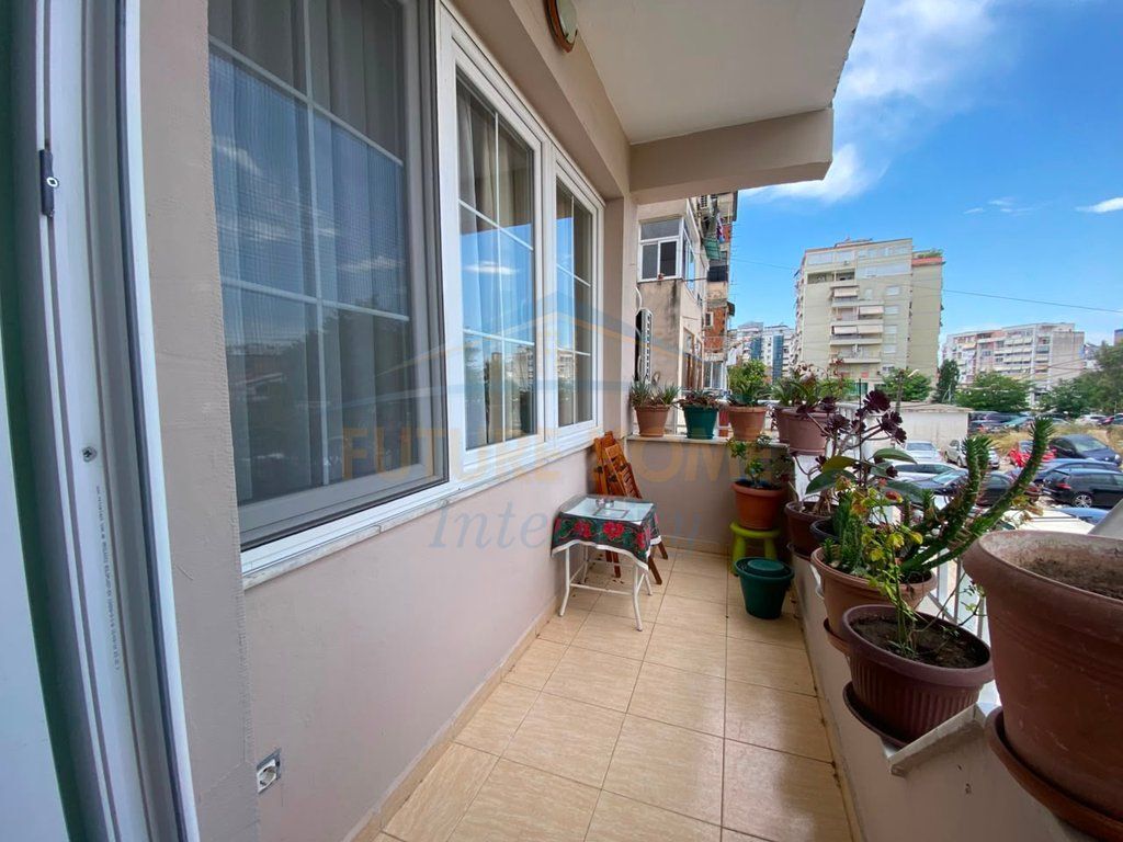 Qera, Apartament 2+1, Ish  Tregu Elektrik, Tiranë.