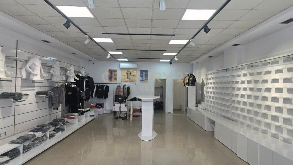 Locale in Affitto nel Centro di Durazzo, Lungo Strada !!!