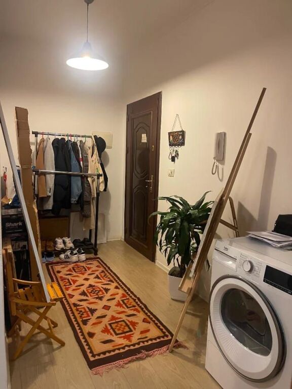 Jepet me Qera Apartament 1+1 – Qendra e Tiranës (Rruga Bardhok Biba)
