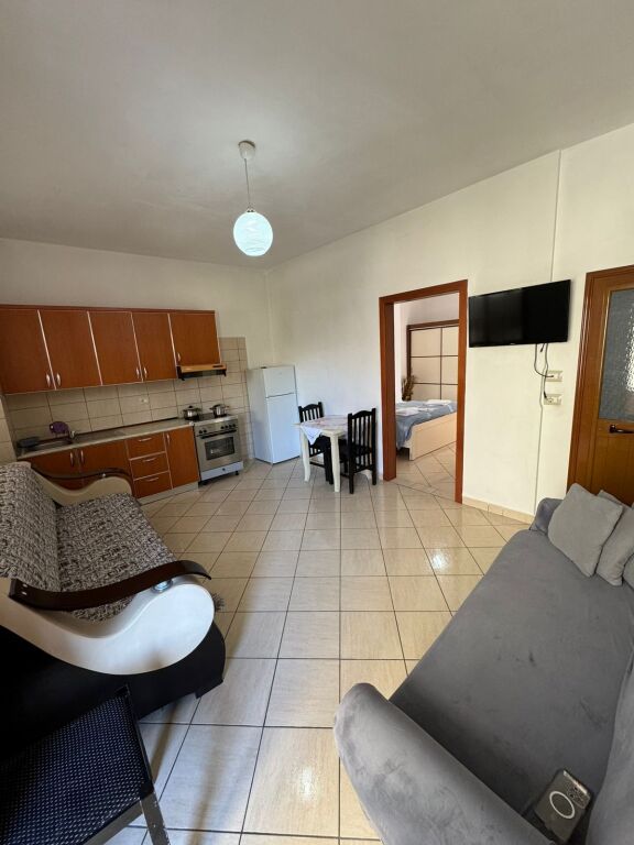 Apartament me Qera, Tirane