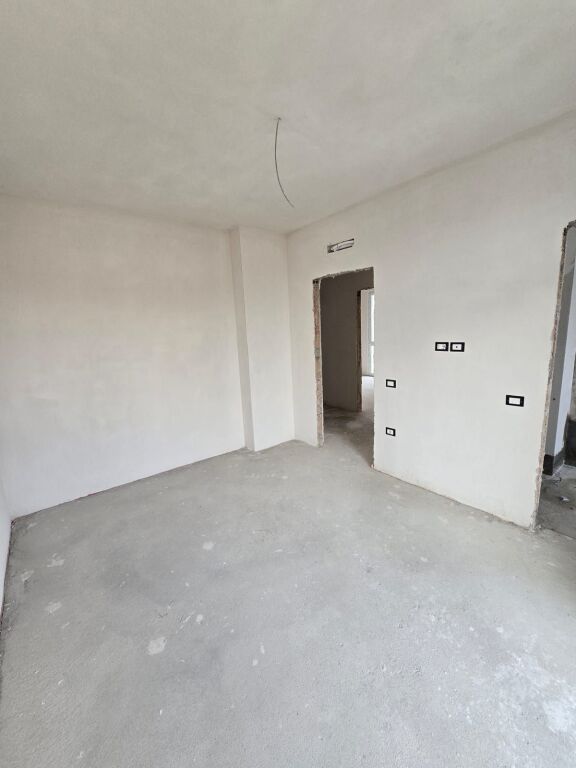 🏡 SHITET APARTAMENT 3+1+2 – RRUGA JORDAN MISJA ✨