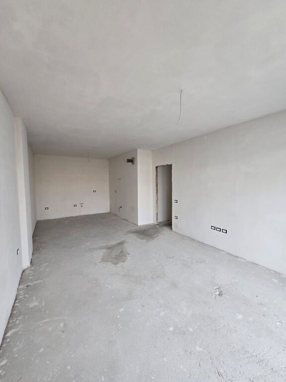Shitet Apartament 3+1+2 – Rruga Jordan Misja