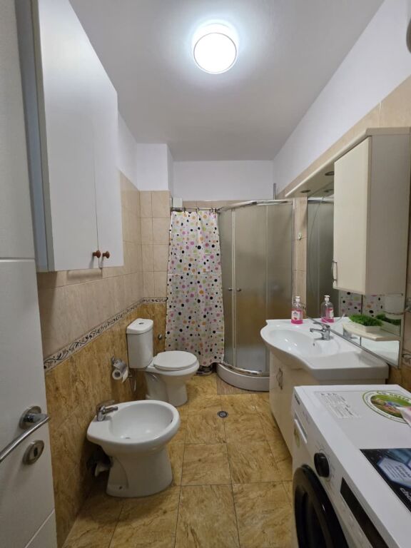 💥💥 In Affitto: Appartamento 2+1 📍 Via Barrikadave – Vicino alla Scuola "Sami Frashëri" | 75 m² | 60.000 Lek/Mese (Edificio con Ascensore) 🔥