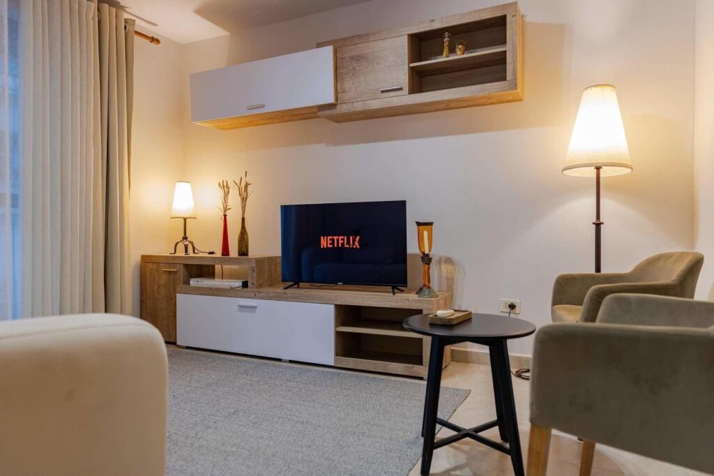 APARTAMENT ME QERA 1+1 QENDER 700 EURO FH-82660