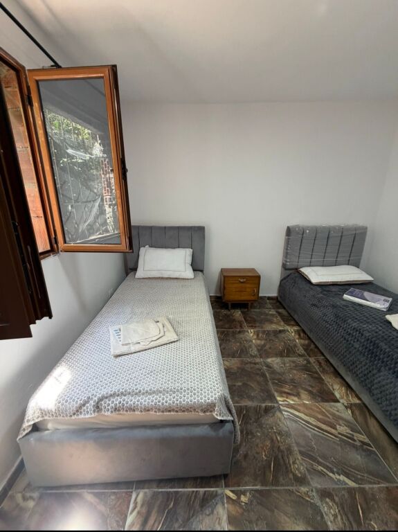 Qera | Garsoniere | Mine Peza | 300 €/muaj