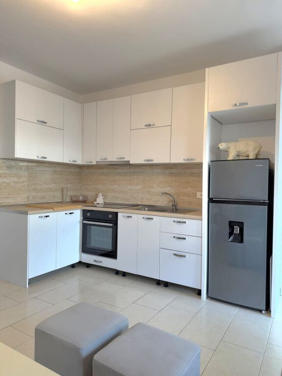 🌊 APARTAMENT MODERN ME QERA DITORE – PLAZH, DURRËS | PRANË HOTEL PALACE &amp; ROYAL G