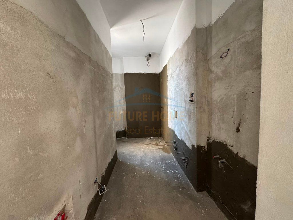 Shitet, Apartament 2+1+2+Post Parkimi, Green Valley, Liqeni I Thate.
