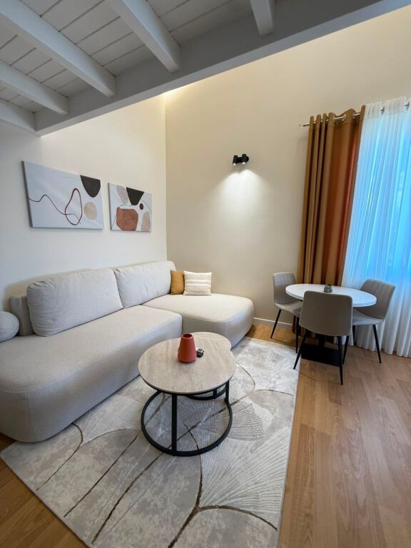 in affitto 3 appartamenti di lusso a Myslym Shyr per AIRBNB