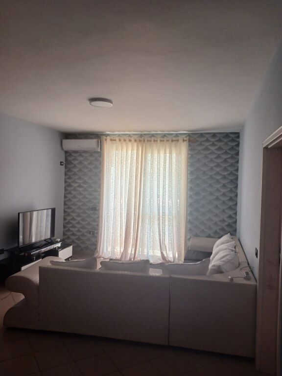 🏢Fresk,prane Furre Buke Europa jepet me qera apartament1+1,i mobiluar 37,000 leke.  