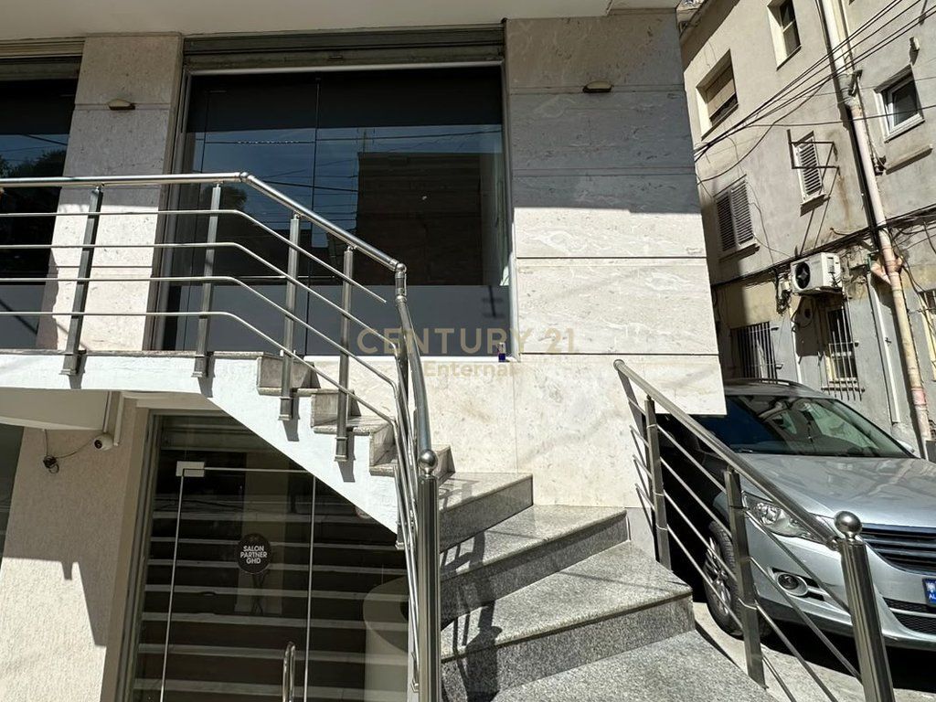 400 Euro Commercial Space For Rent in Myslym Shyri