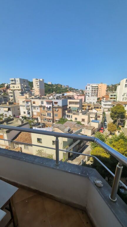 Shitet apartament fantastik 2+1 pranë Rajonit të Policisë!