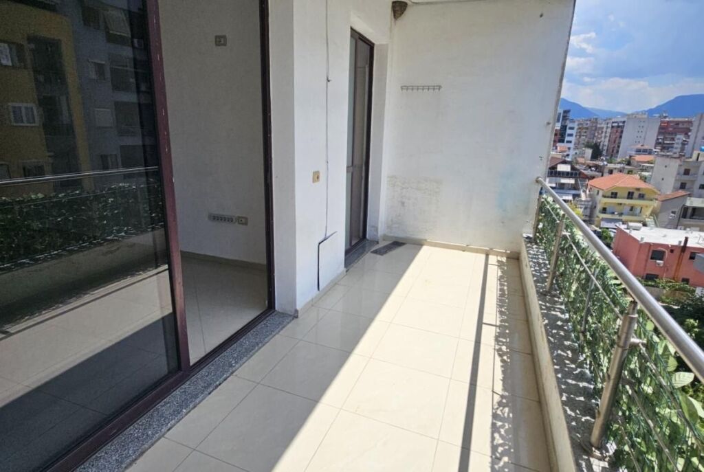 Ne Astir Shitet Apartament 2+1+2 Me Planimetri Perfekte