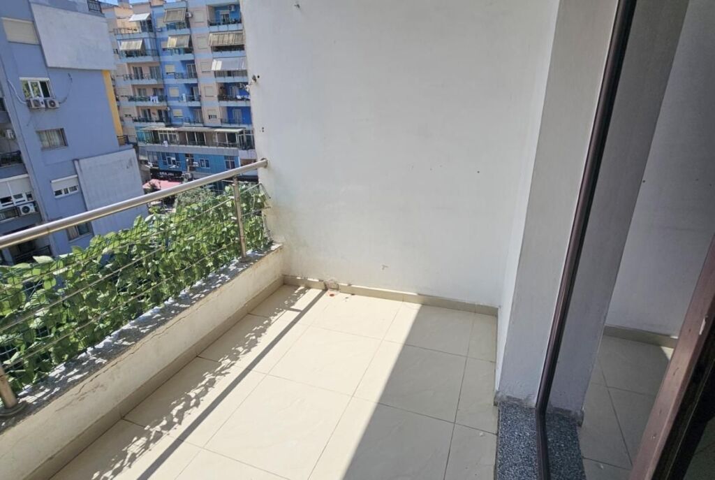 Ne Astir Shitet Apartament 2+1+2 Me Planimetri Perfekte