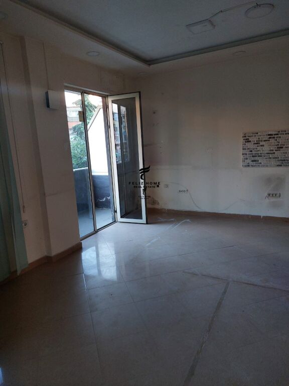 ZYRE ME QERA 70 M2 ZOGU I ZI 600 EURO FH-82671