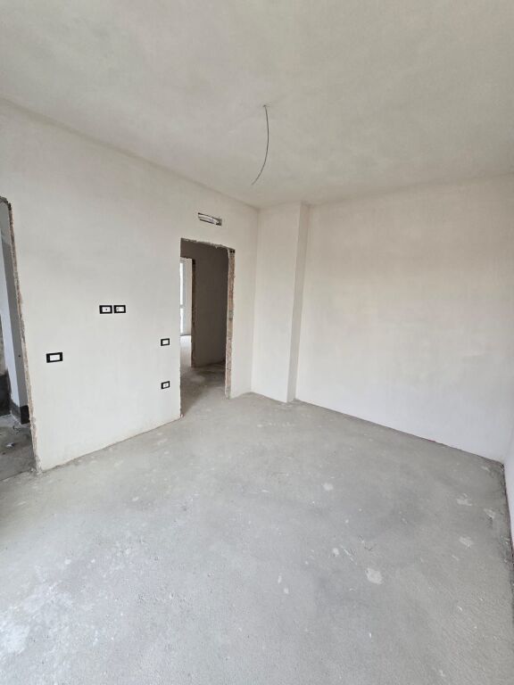 Shitet Apartament 3+1+2 – Rruga Jordan Misja