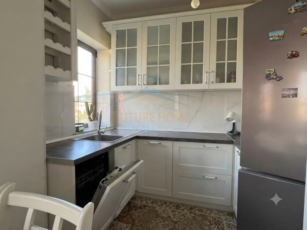 Shitet, Apartament 2+1, Rruga Fortuzi, Tirane .