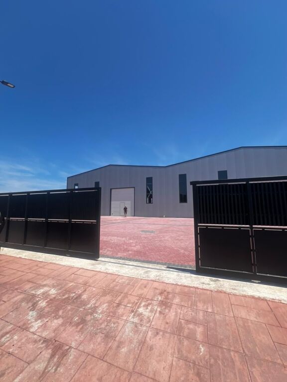 CAPANNONE IN AFFITTO VICINO AL NUOVO PORTO DI DURAZZO