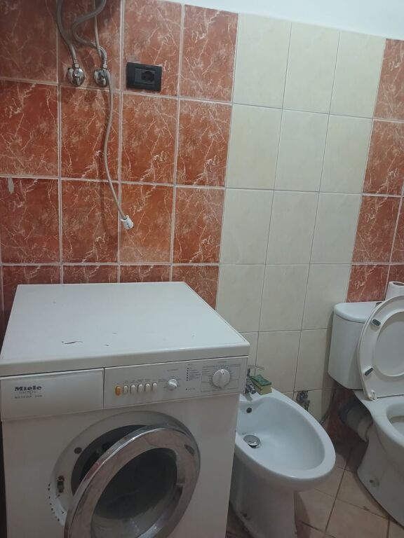 🏢Fresk,prane Furre Buke Europa jepet me qera apartament1+1,i mobiluar 37,000 leke.  
