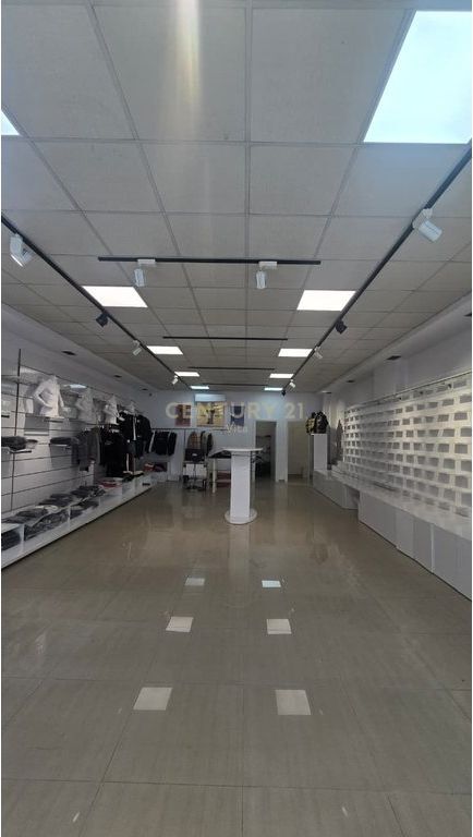 Locale in Affitto nel Centro di Durazzo, Lungo Strada !!!