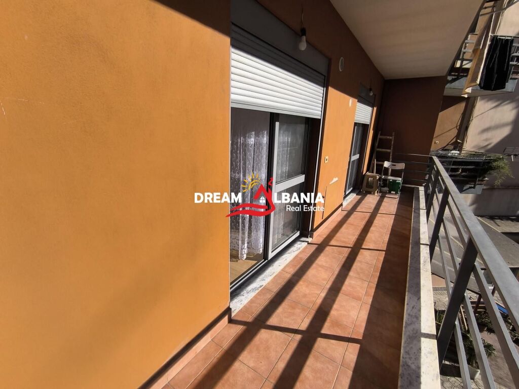 Shitet Apartament 2+1  prane Restorant Freskut, Tirane (ID 41212273)