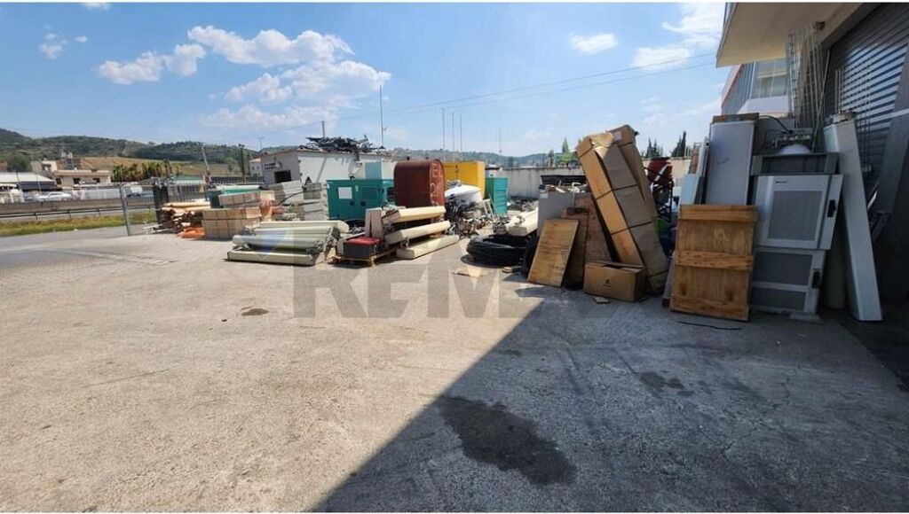 Rent - 2-storey building + land