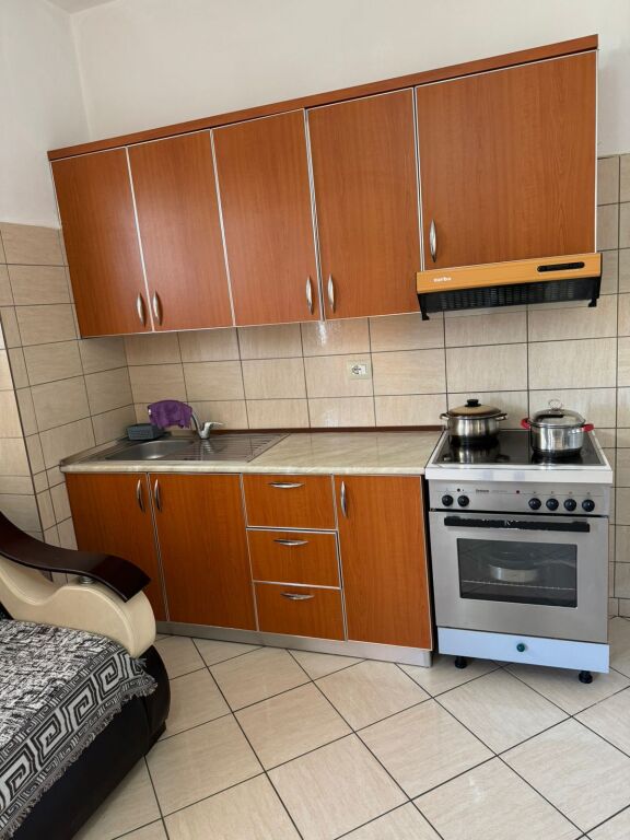 Apartament me Qera, Tirane