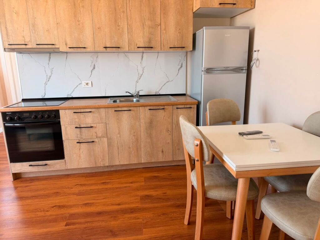 Apartament 1+1 për qira në plazh Gega Oil