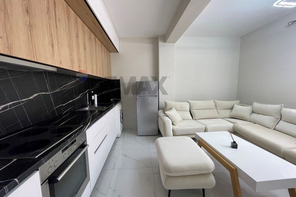 Apartament 1+1 + parkim ,tek Prokuroria e Tiranes