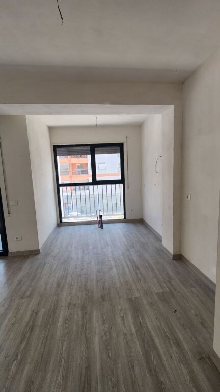 APARTAMENT 3+1 PER SHITJE PRANE BULEVARDIT TE RI