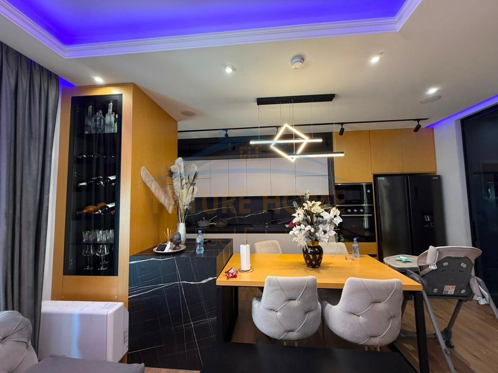 Shitet, Apartament 2+1+Post Parkimi, Ish-Fusha e Aviacionit