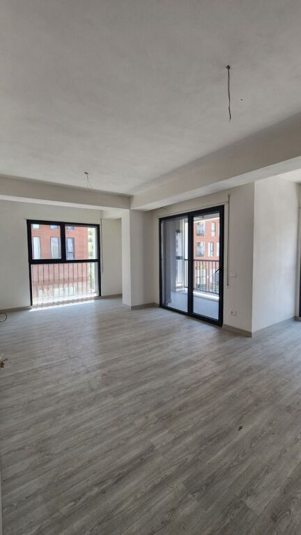 APARTAMENT 3+1 PER SHITJE PRANE BULEVARDIT TE RI
