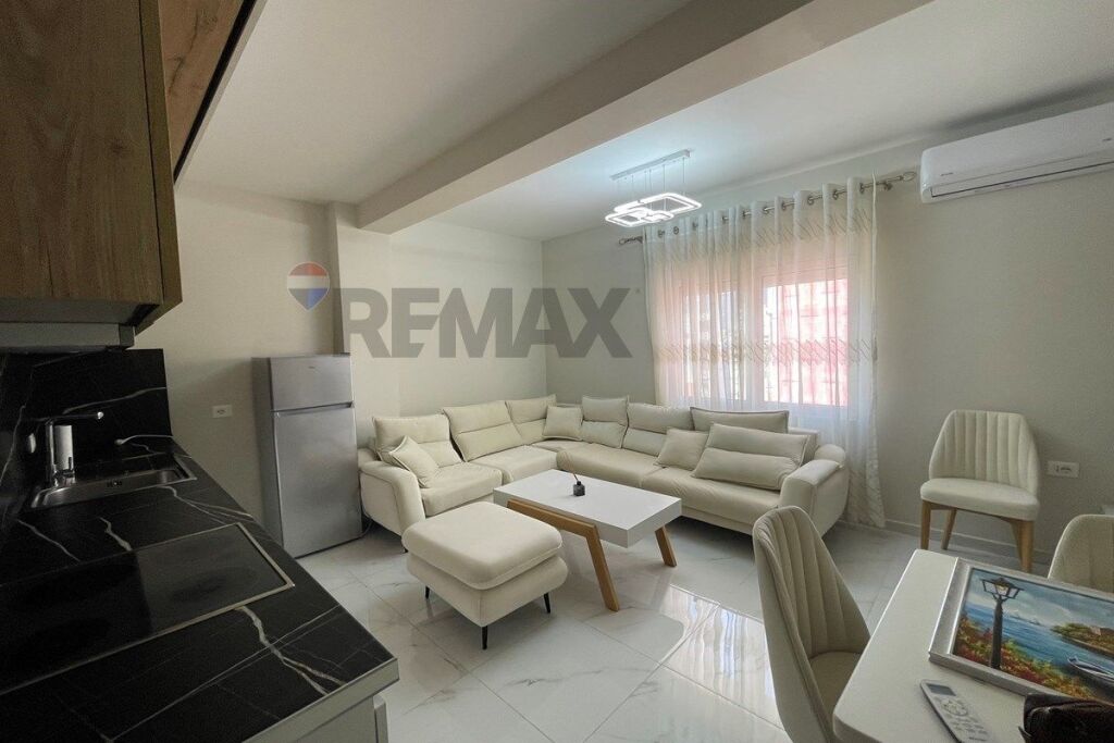 Apartament 1+1 + parkim ,tek Prokuroria e Tiranes