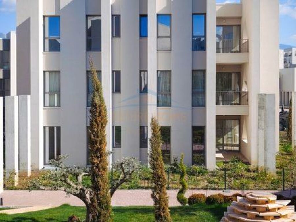 Shitet, Apartament 2+1+2+Post Parkimi, Green Valley, Liqeni I Thate.