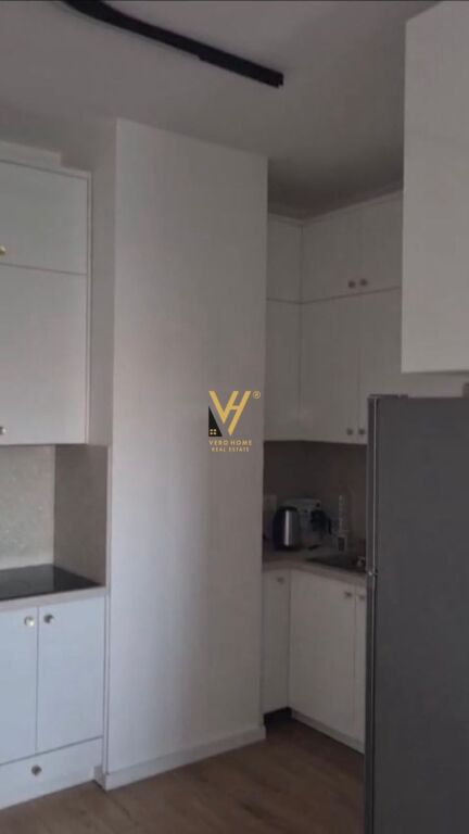 UFFICIO 100 M2 IN AFFITTO IN VIA BARRIKADAVE 90.000 LEKE