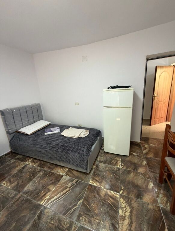 Qera | Garsoniere | Mine Peza | 300 €/muaj