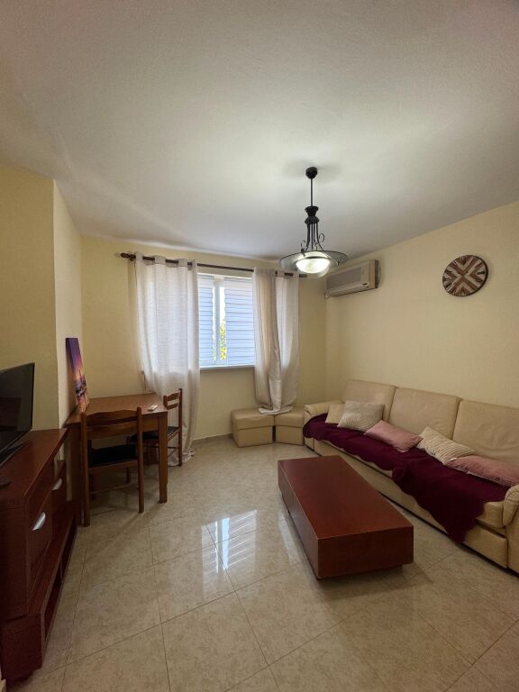 Apartament 1+1 per qera tek Mozaiku i Tiranes !