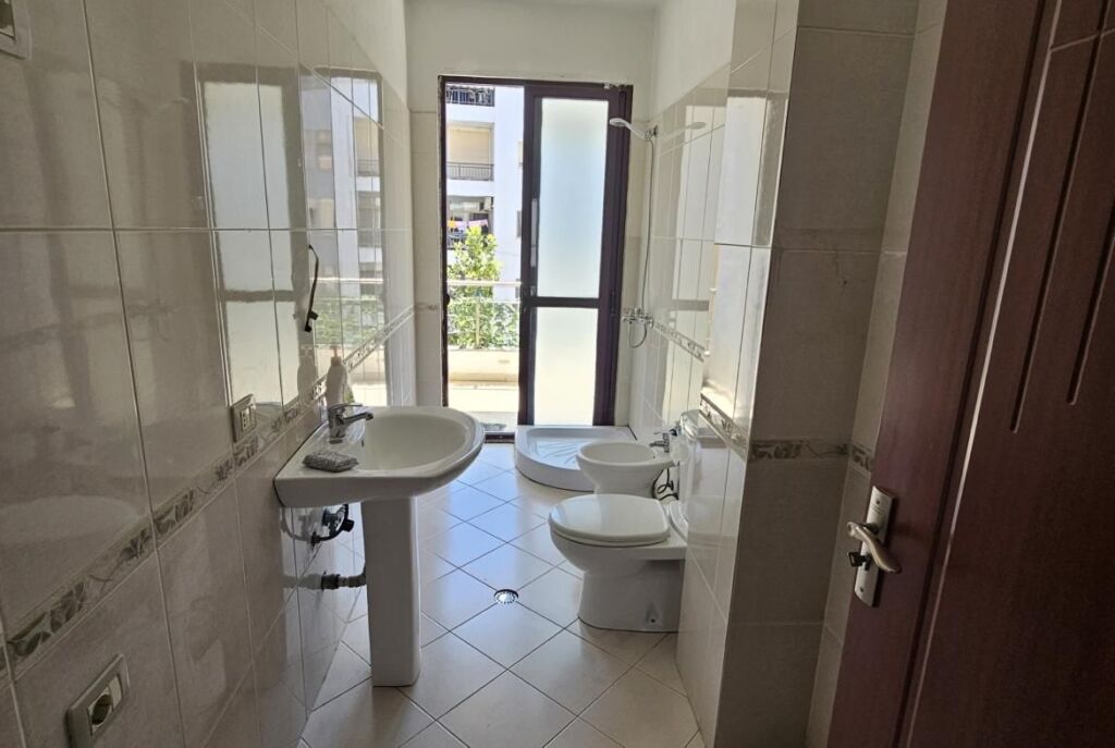 Ne Astir Shitet Apartament 2+1+2 Me Planimetri Perfekte