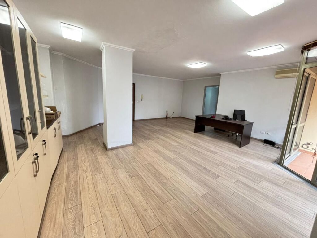Shitet apartament 2+1 tek rruga Muhamet Gjollesha!