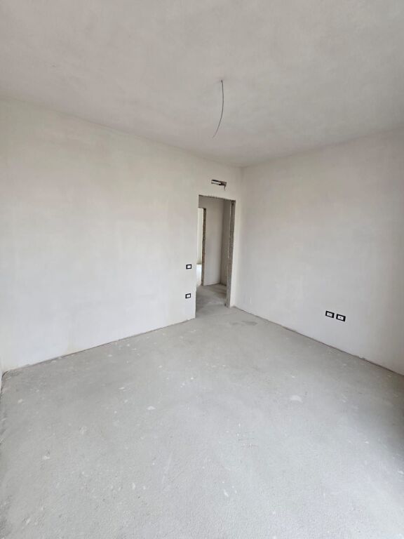 Shitet Apartament 3+1+2 – Rruga Jordan Misja